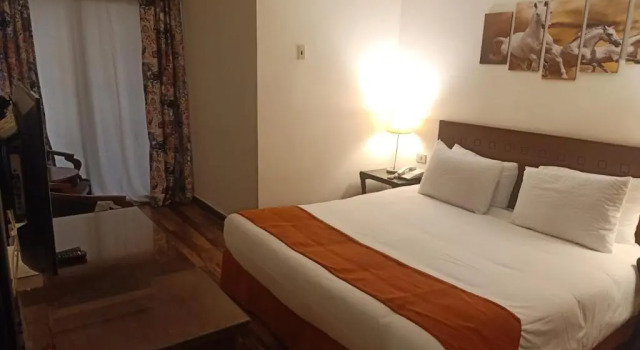 Полулюкс Golden Carven Hotel