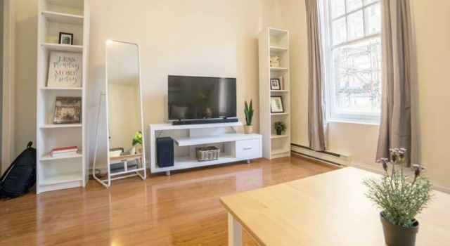 Central Toronto 2 Bedroom Flat, Varaa Hotelli Toronto 