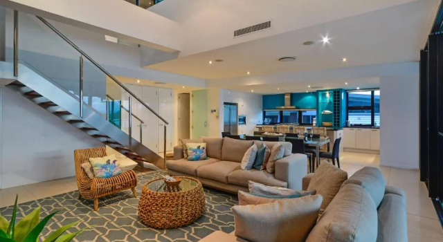 Edge 12 Hamilton Island - Oceanfront villa with buggy, Забронировать Вилла Отели Острова Гамильтон с парковкой, Парковка