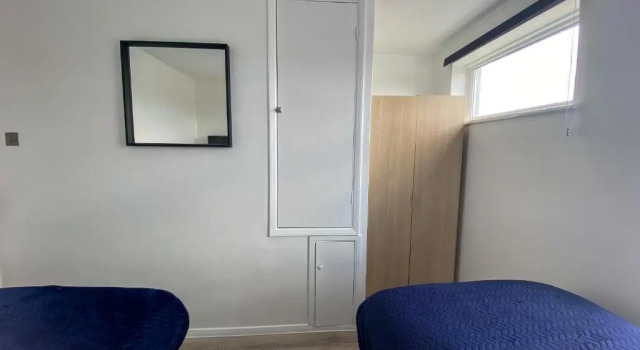 OnSiteStays - Ideal Long Term Retreat, 2-Br House with Conservatory, Parking & Wi-Fi, Varaa Hotelli Canterbury Kent