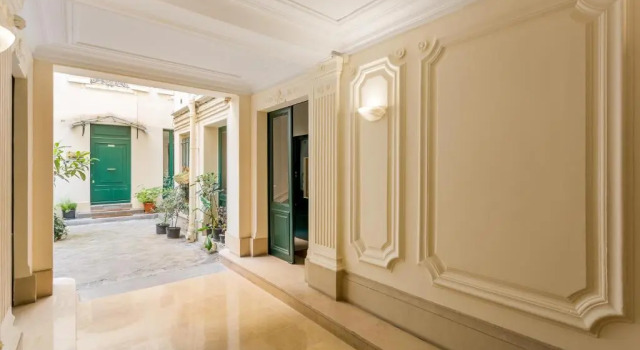 Luxury 4 Bedroom 2.5 Bathroom Apartment - Champs Elysees - With AC, Забронировать Апартаменты/квартира Отели Парижа с парковкой, рядом с Свято-Троицкий собор и Русский православный духовно-культурный центр, Парковка