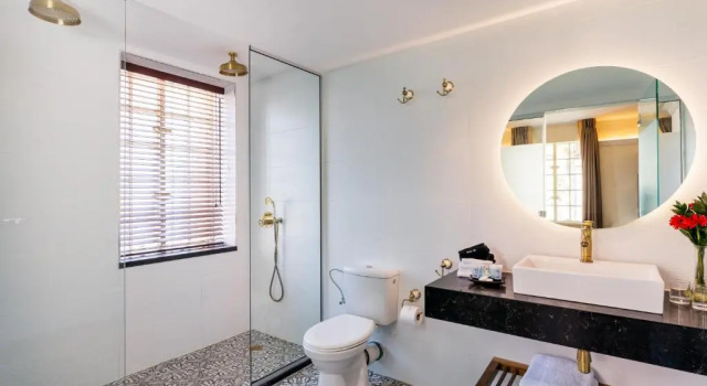 Deluxe suite YMCA Three Arches Hotel