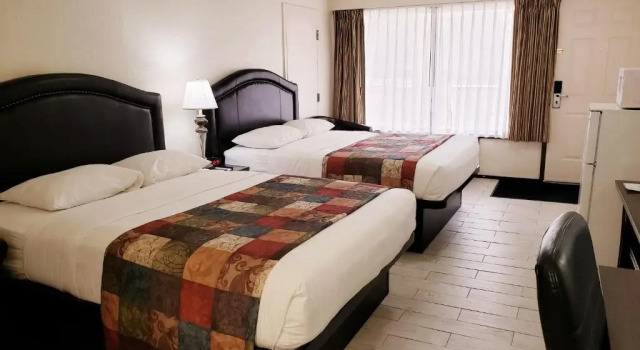 Четырёхместный номер Standard Simple Rewards Inn