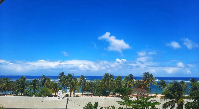 Studio T1 bis La Belle Vue, vue mer, wifi, plage à 50m, Rezerwuj Hotel Hotele w Grande-Terre z parkingiem, Parking