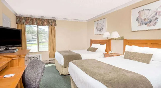 Номер Standard Дуплекс Howard Johnson by Wyndham Downtown Kamloops