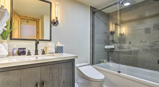 Апартаменты Mtn/lake Views & 3 Mi to Skiing: Dillon Condo