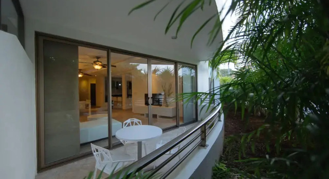 Апартаменты с 2 комнатами с балконом Charming 2BR Condo in quiet surroundings by Happy Address
