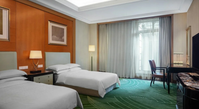 Четырёхместный номер Standard с видом на город Sheraton Changzhou Wujin Hotel
