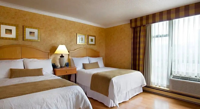 Четырёхместный люкс Standard с балконом The Sunset Hotel West End