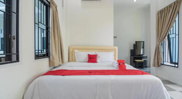 Двухместный номер Standard RedDoorz Syariah near Sultan Thaha Airport Jambi