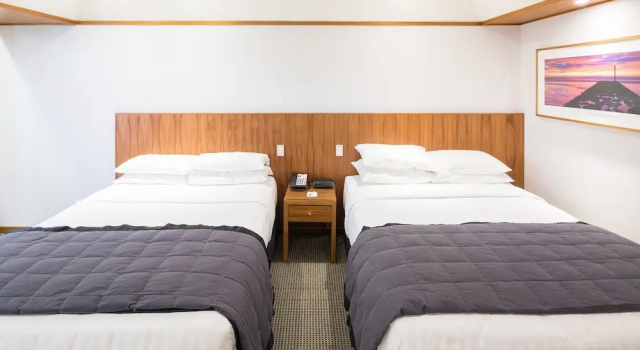 Шестиместный номер Premium Commodore Airport Hotel Christchurch