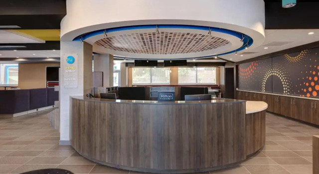 Holiday Inn Htl Stes Lithia Sp, Забронировать Отель Отели Лития-Спрингса 3 звезды, 3*