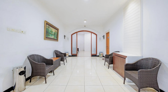 RedDoorz @ Hotel Artama Pandanaran Semarang, Reservar Hotel Hotéis baratos em Semarang, perto de Lawang Sewu