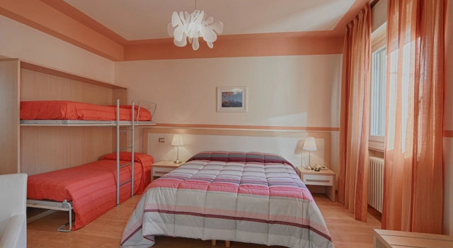 Четырёхместный номер Standard Hotel Europa - Sorico