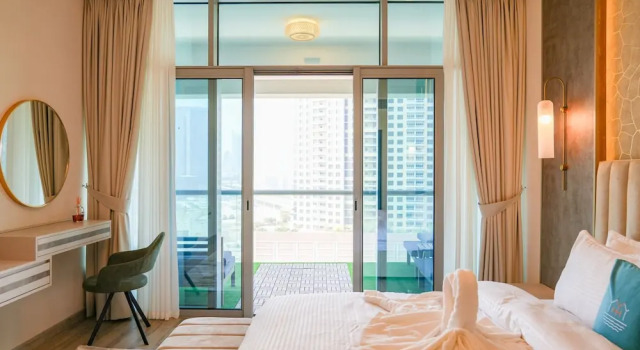 Yogi-Luxury 1BR Apartment with Panoramic Views, Забронировать Апартаменты/квартира Отели Эмирата Дубая с парковкой, рядом с Al Wajeha Al Maeyah Marine Transport Station, Парковка