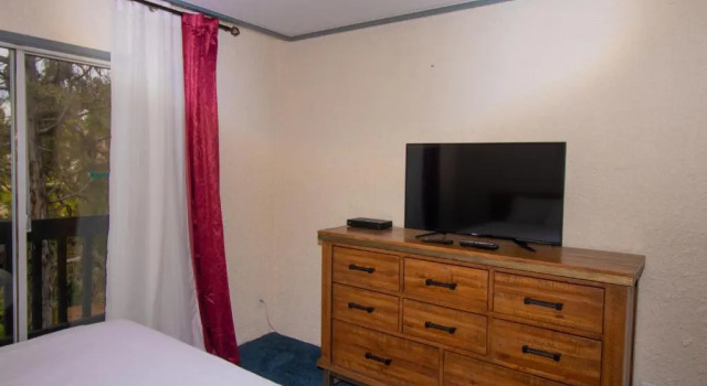 Апартаменты Deluxe Divya Sutra Plaza and Conference Centre, Vernon, BC