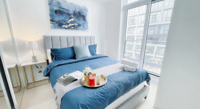Номер Deluxe Eaton Center Suites &  Towers