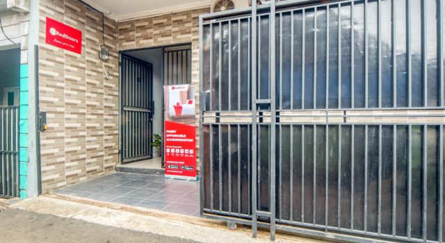 RedDoorz near Graha Cijantung Mall