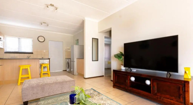 82 NOLE 2bed 2 bath apartment, Boek Appartement Midrand 