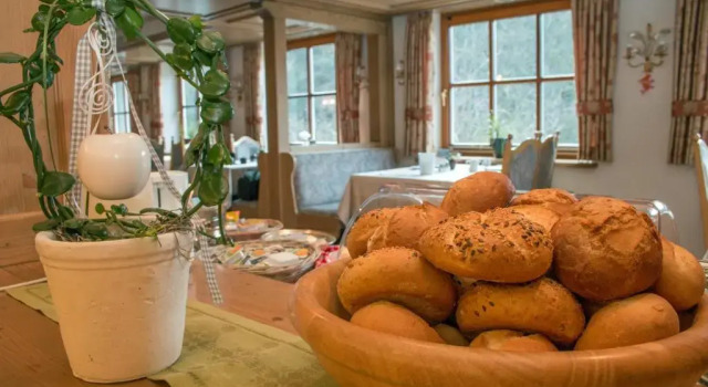 Hotel & Gasthof Hubertushöhe - Ihr Hotel für Urlaub mit Hund, Забронировать Отель Латроп Шмалленберг