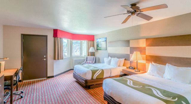 Четырёхместный номер Standard Quality Inn near Rocky Mountain National Park