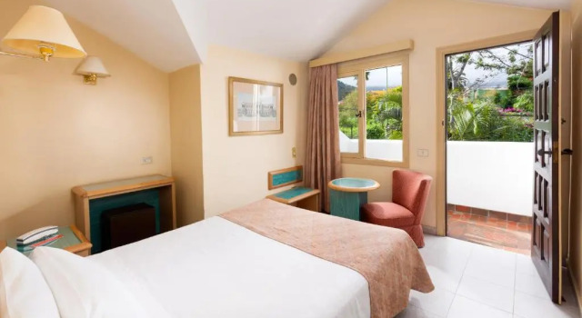Одноместный номер с балконом Radisson Resort & Residences Tenerife