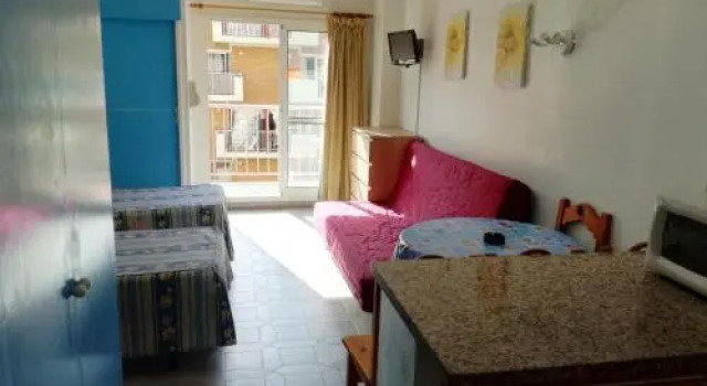 Studio Av. Gamonal, 12, 29630 Benalmadena, Malaga, Espana, Забронировать Апартаменты/квартира Отели Бенальмадена с парковкой, рядом с Индуистский храм, Парковка