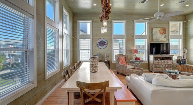 Playin' Hookie 5 Bedroom Home by Redawning
