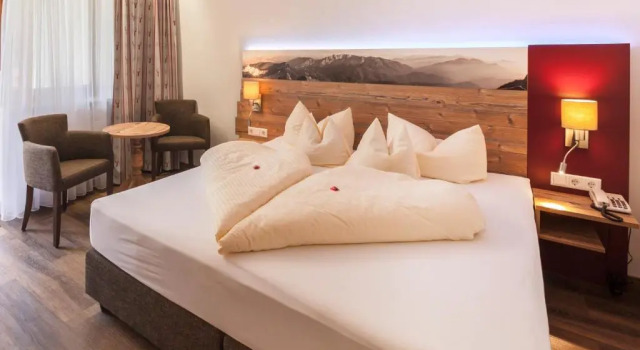 Двухместный номер Standard с балконом Raffls Hotel
