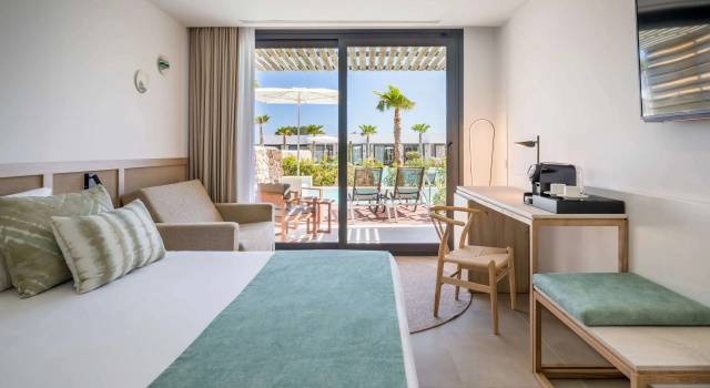 Suite Júnior com vista para a piscina Barcelo Nura