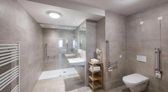 Полулюкс Deluxe Hotel Neuwirt