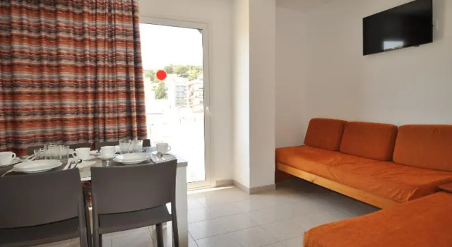 Четырёхместная студия Aparthotel Safari