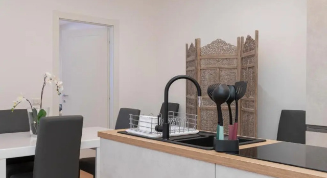 Milan Center Apartment Studio - Porta Romana, Забронировать Апартаменты/квартира Порта-Виттория Милан, рядом с Комплекс зданий Ротонда-делла-Безана