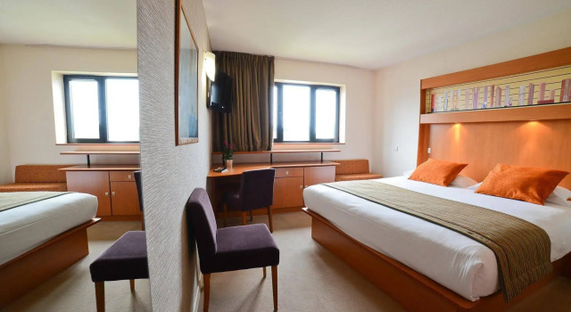 Hotel Archamps Porte Sud de Geneve, Забронировать Отель Отели Geneva-French Side с бассейном, Бассейн