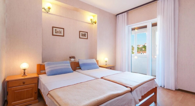 Nice Apartment in Splitska With 1 Bedrooms and Wifi