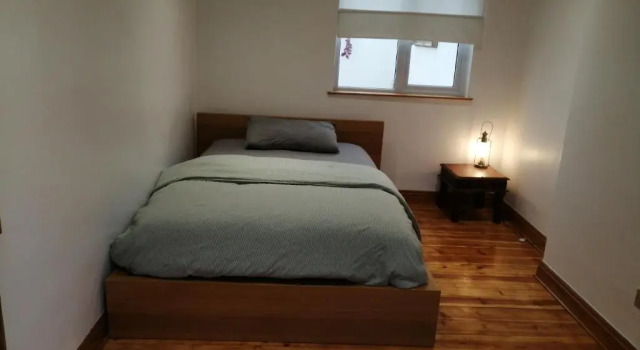 4 Bed House - Sleeps 10 - Pets - Parking - Wifi, Забронировать Дом для отпуска Виллы Большого Лондона, Вилла