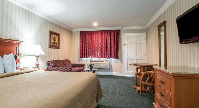 Quality Inn & Suites Anaheim Maingate, Забронировать Отель Отели Анахайм 4 звезды, рядом с Anaheim Ice, 4*