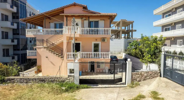Sunny Villa