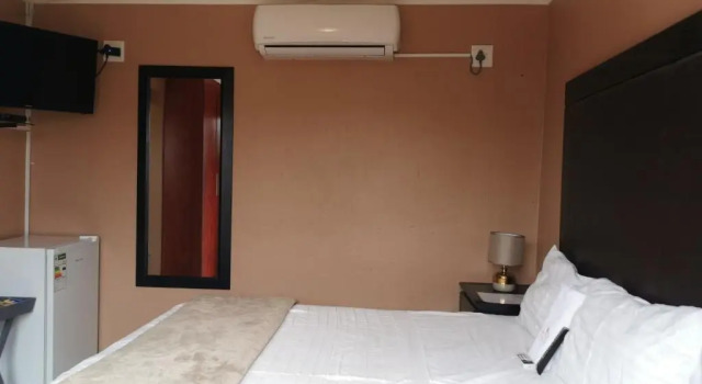 Thavhani Guest House, Prenota Affittacamere Hotel a Limpopo con parcheggio, Parcheggio