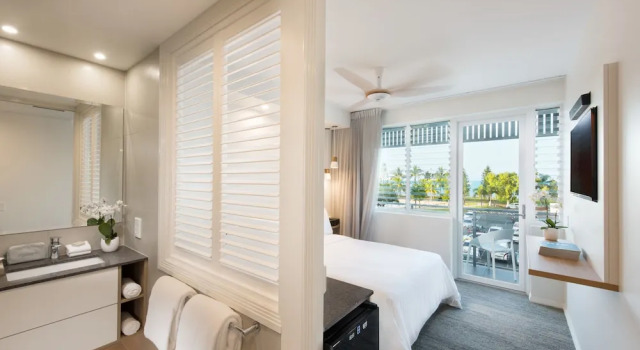 Двухместный номер Standard с балконом Heart Hotel and Gallery Whitsundays