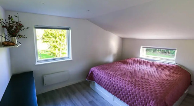The Comfort of This Cottage Merges With Nature, Boek Vakantiehuis Holbaek 