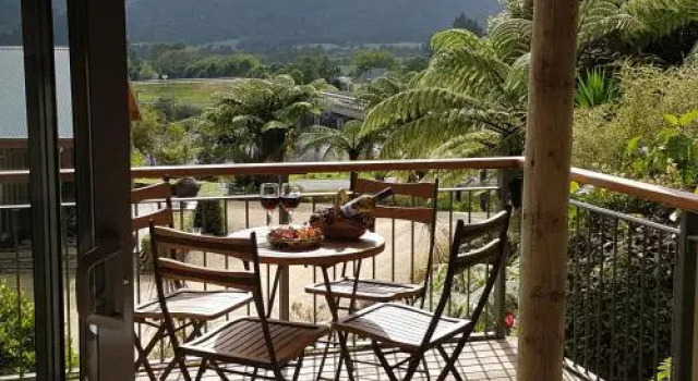 Riverstone Retreat Karamea, Забронировать Отель Карамеа 