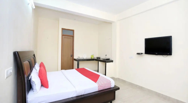 OYO 12485 Home Cosy Stay Aanji, Забронировать Отель Отели штата Химачал-Прадеш с парковкой, Парковка