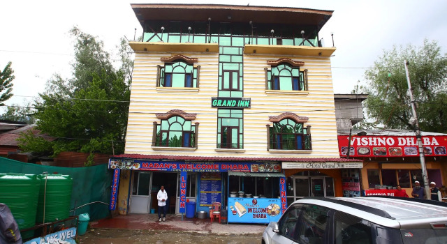 OYO 37706 Hotel Grand Inn, Забронировать Отель Сринагар Jammu & Kashmir Ski
