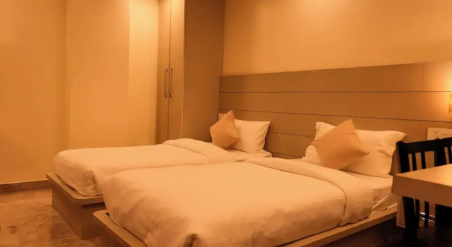 Green Hills Hotel, Rezerwuj Hotel Hotele w Pithoragarh z parkingiem, Parking