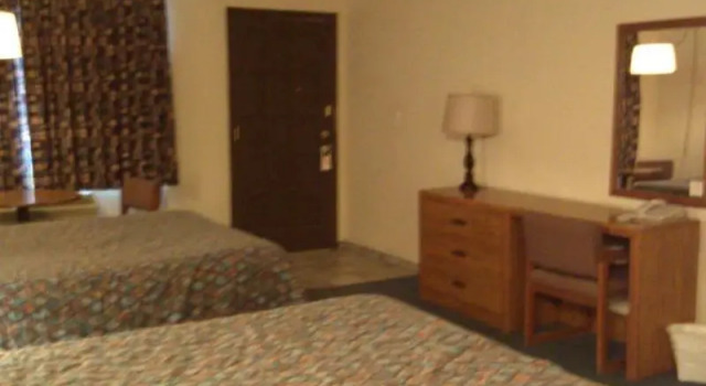 High Chaparral Inn, Rezerwuj Mini-hotel Hotele w Rocky Ford z basenem, Basen