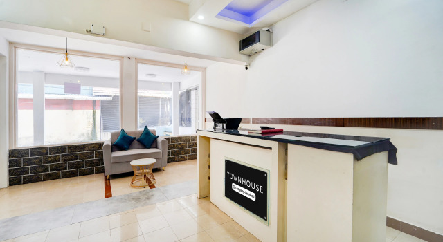 Townhouse Deshabhimani Road Kaloor Kochi, Забронировать Дом для отпуска Коттеджи Vypin Island, Коттедж