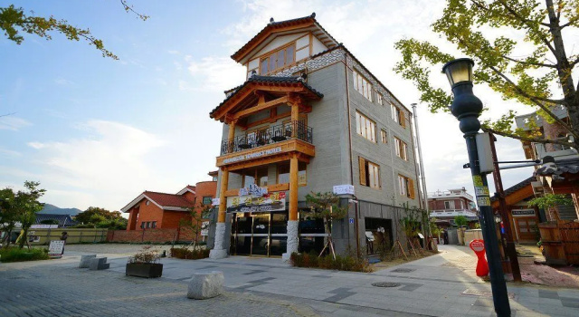 Hwangsil Tourist Hotel, Забронировать Отель Отели Чонджу 3 звезды, рядом с Конфуцианская школа хянгё в Чонджу, 3*
