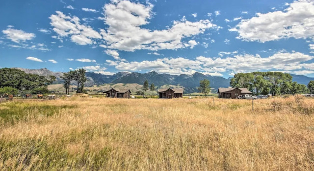 Коттедж Dreamy Mountain-view Cabin Near Yellowstone!