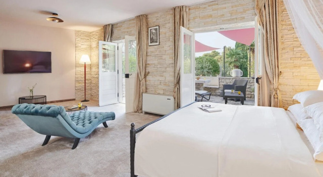 Amazing Home in Supetar With Sauna, Wifi and Outdoor Swimming Pool, Prenota Hotel Hotel a Croatian Islands con piscina, Piscina